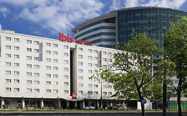 Отель Ibis Warszawa Centrum парковка