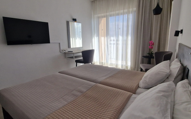 Navarria Hotel