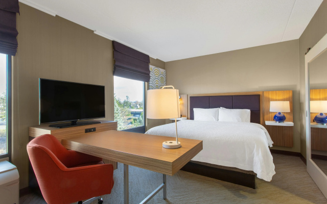 Hampton Inn & Suites Albany Airport