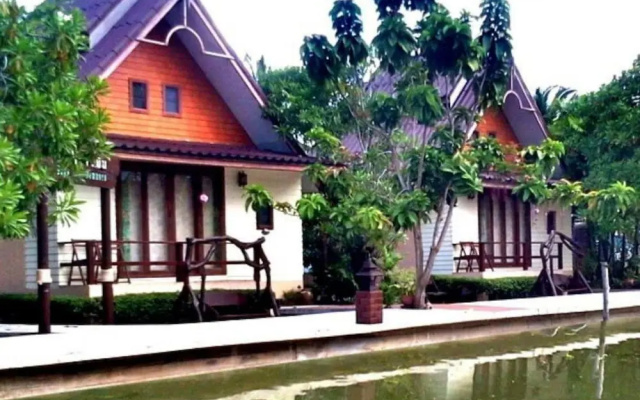 Baan Thai Damnoen Canal House Resort