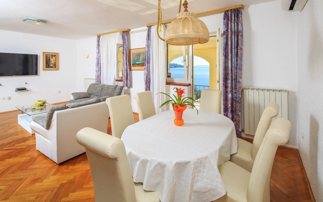 Holiday house Ante - 6m from the sea Seget Vranjica, Riviera Trogir