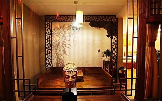 Lijiang Nobles Living Castle Hotel
