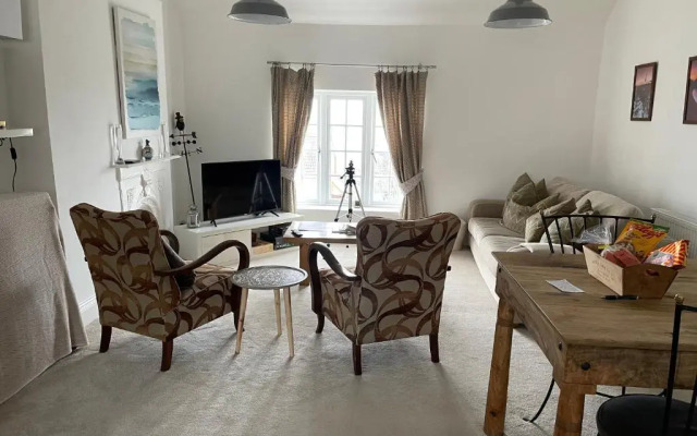 Seaviews oodles of charm sleeps 5 with guest beds