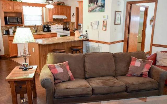 COUNTRY SPRING - 2 Br Cabin