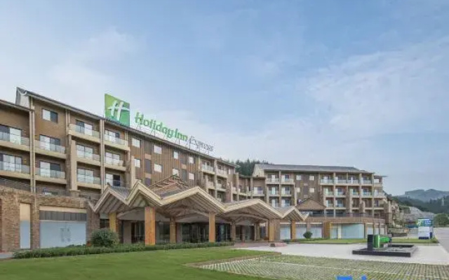 Holiday Inn Express WAWU MOUNTAIN by IHG