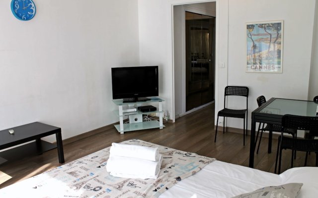 Central 1 Bedroom in Luxurious Residence 2