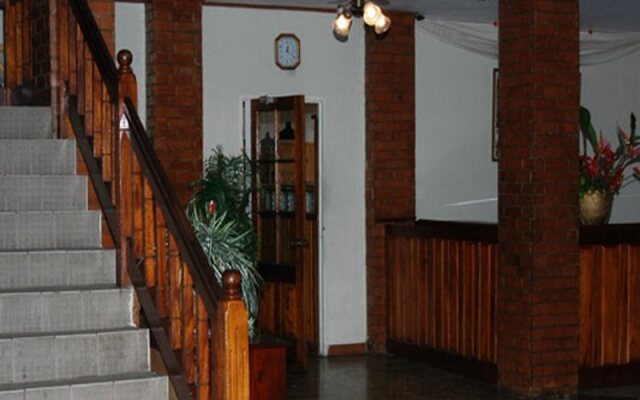 Village Hotel вид на фасад