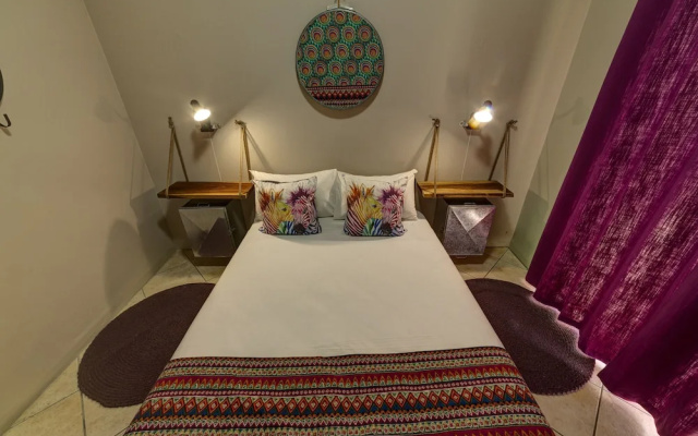 Naankuse Travellers Inn - Hostel