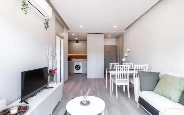 Central Studio w Balcony 10 min to Lara Beach