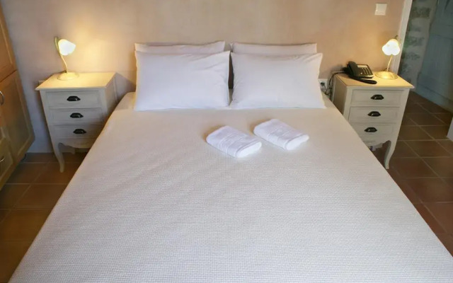 To Karavi Guesthouse