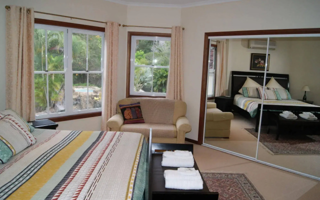 Kingfishers Manor