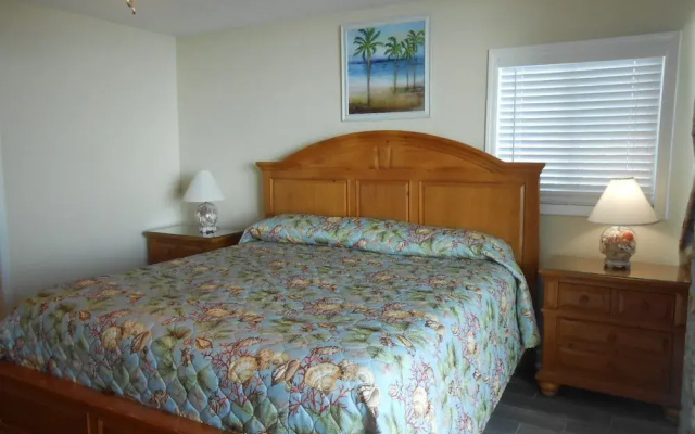 0104 Waters Edge Resort 1 Bedroom Condo by RedAwning