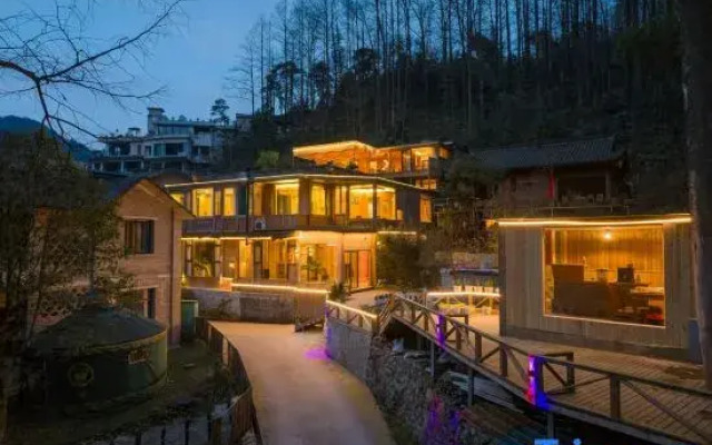 Qingcheng Mountain·Yuan.Qi Wooden House Private Tang Homestay