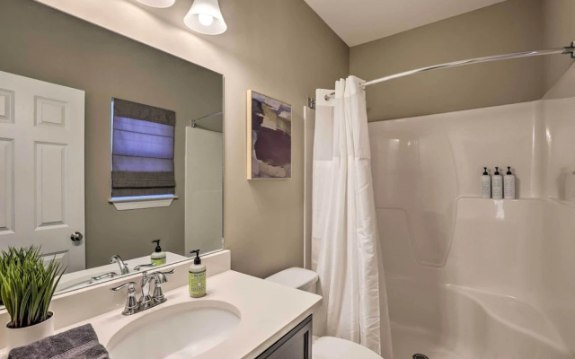 Charming Retreat w/ Mtn Views: Walkable Location!