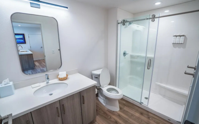 Chugach Naswik Suites