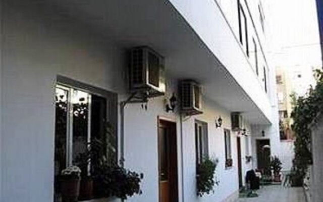 Haxhiu Hotel вид на фасад