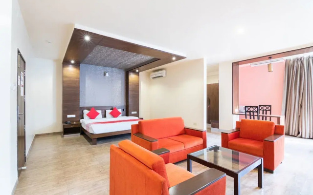 Capital O 490 Hotel Compact Maple Leaf