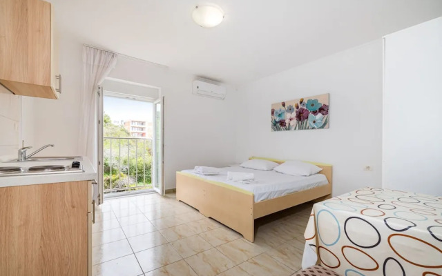 Studio Apartments Near Center 5