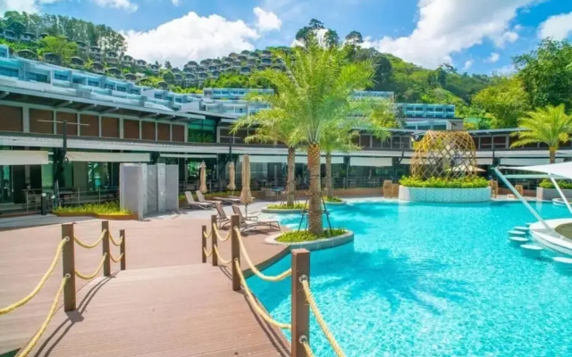 Sea View Suite Pool Access  C81