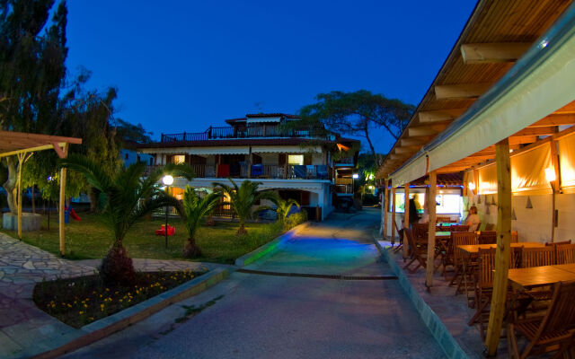 Отель Regos Resort Hotel Греция, Ситония - отзывы, цены и фото номеров - забронировать отель Regos Resort Hotel онлайн вид на фасад