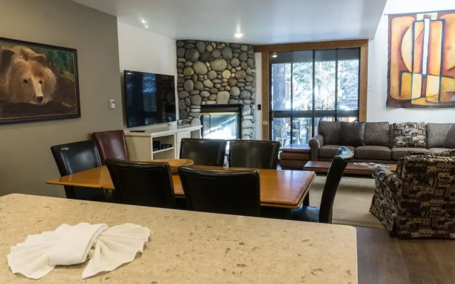 3132 Aspen Grove