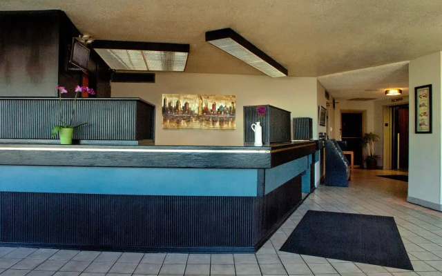 Inn At The Convention Center