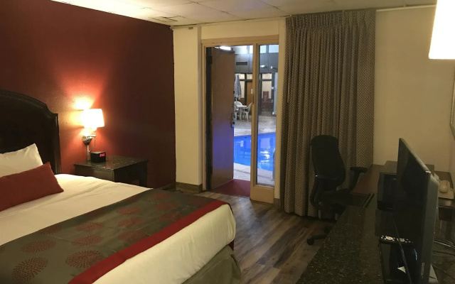 Ramada By Wyndham Albert Lea