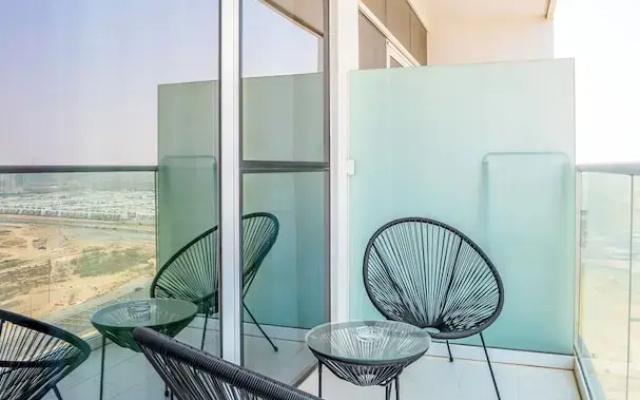 Tanin - Stylish Apartment With Balcony And Cityscape Views