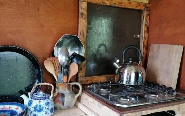 Totnes - Cabin - Sleeps 4 - Garden - Parking