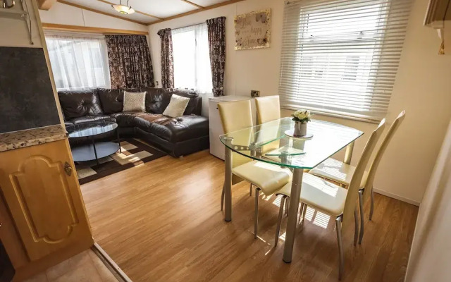 Lochlands 2BR Family Caravan - Pets - Play Park