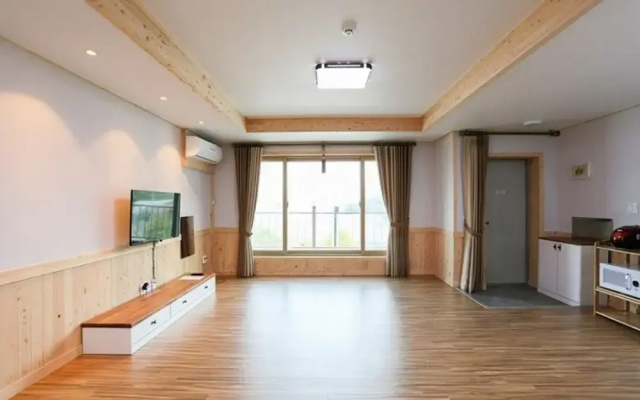 Yeonggwang Beach Central Pension(영광 해변중앙펜션)
