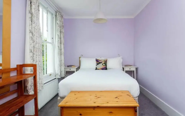 Charming 4 Bed House in London