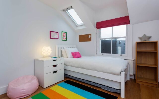 Отель Highbury Dream House комната для гостей