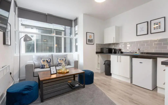 Charles Alexander Short Stay - Charnley House Apartments