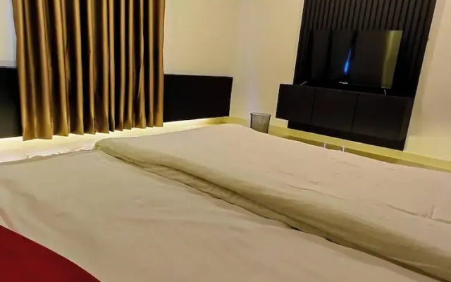 Modern Luxe Studio Apartment in Uttara Near Airport
