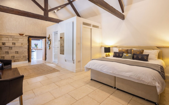 The Dovecote, Rowden Manor- Sleeps 6 & Parking