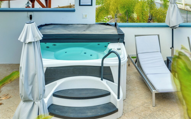 Hillside Vieques Casita w/ Pool & Hot Tub Access!