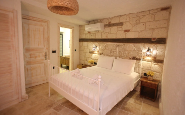 Thera Alaçatı Otel
