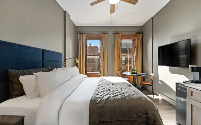 The Historic Blue Moon Hotel - NYC