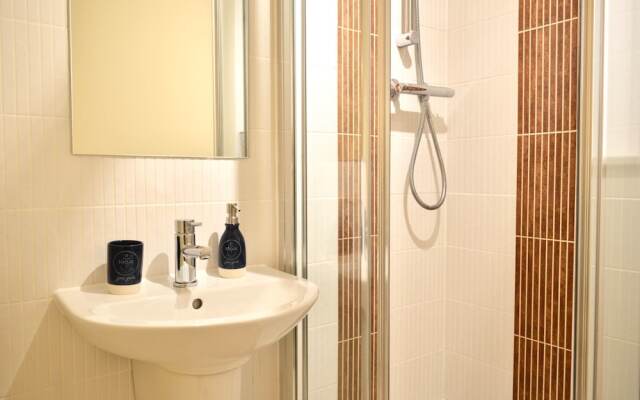 Отель Beautiful Edinburgh Flat With 2 Double Bedrooms Великобритания, Эдинбург - отзывы, цены и фото номеров - забронировать отель Beautiful Edinburgh Flat With 2 Double Bedrooms онлайн
