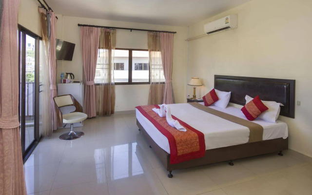 Royal Q&D Suites Hotel