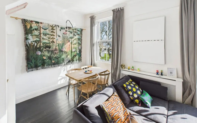 Host Stay The Artists Pad