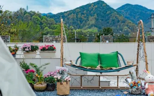 Qinxinhu Resort Bamboo Raft · Waterfall · Swimming Pool · Stream Trekking Family-friendly |
