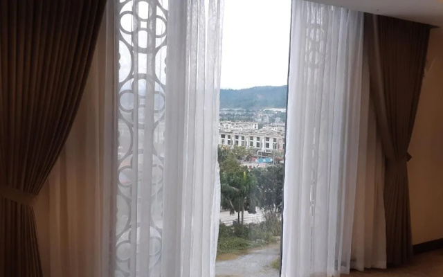 Duc Huy Grand Hotel & Spa