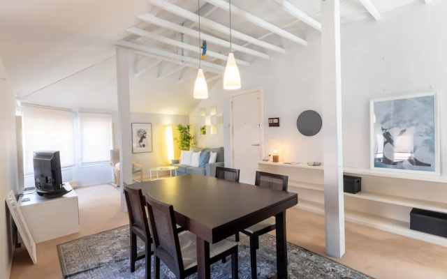 AREETA COZY apartment with parking by Aston Rentals