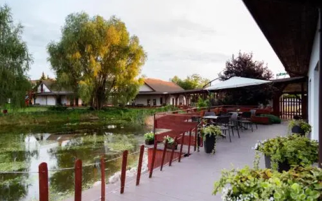 Nenufar Club Hotel