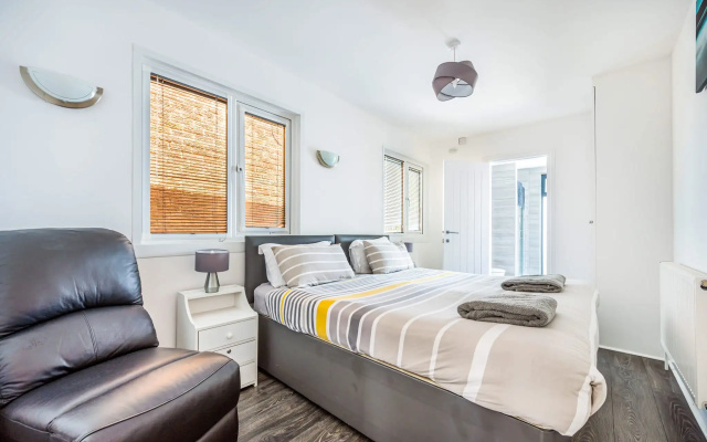 Family Beachfront House Pevensey Bay Sleeps 10