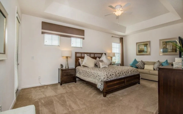 Oaktree Pool House
