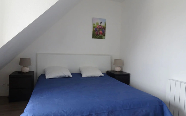Nice duplex apartment, 400 m from the beach.