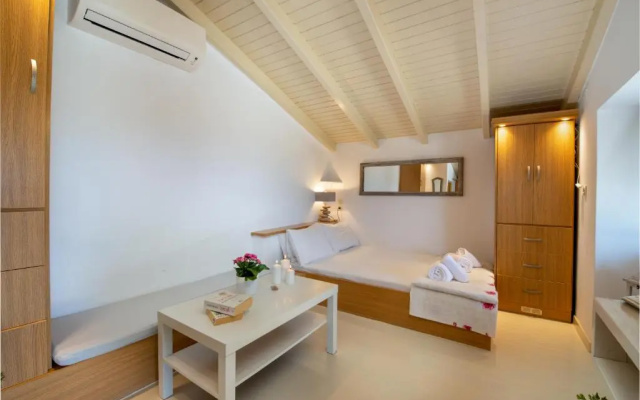 Paxos Couple House by Konnect